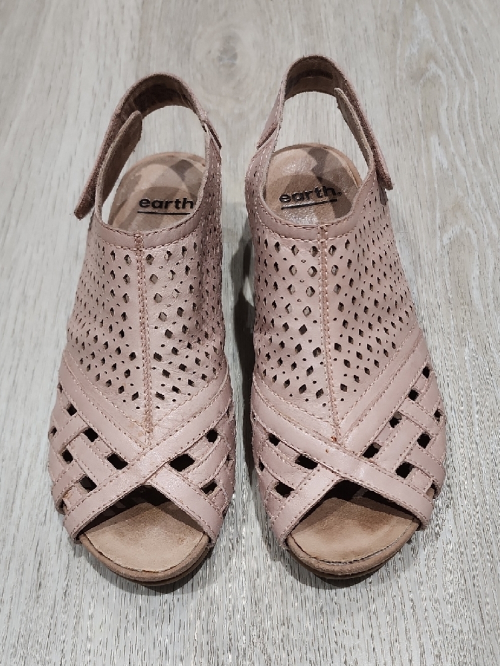 Earth Blush Pink Perforated Woven Slingback Sandals 7.5M - Picture 2 of 10